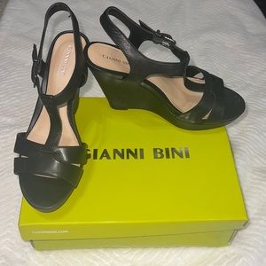 Like New Gianni Bini Size 10 Black Wedge Sandals